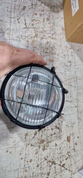 Proiector far tractor utilaje agricole pret 115 lei bucata se poate tr