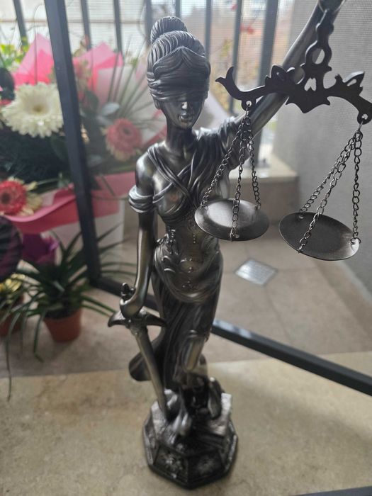Статуетка на богинята Темида.