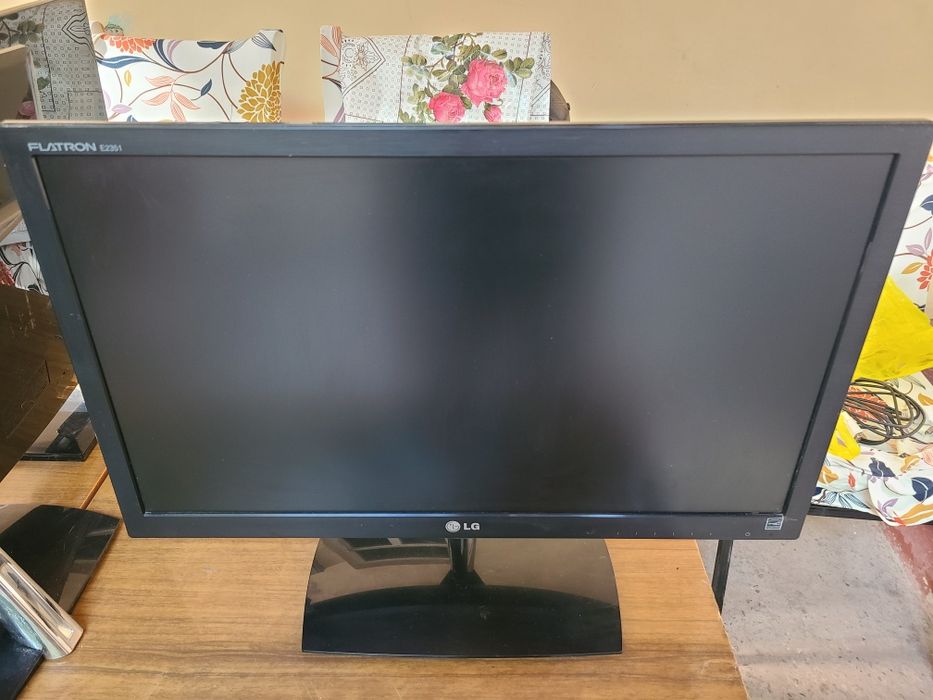 Продаются мониторы