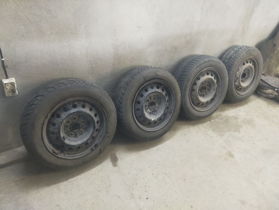 Продам диски с зимними шинами на 15
