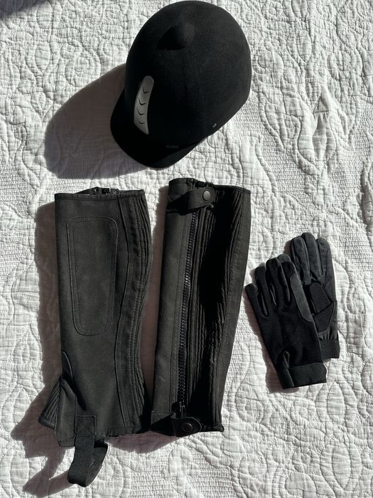 Артикули конна езда брич, чапси, каска, ръкавици езда