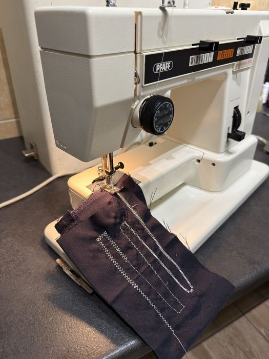 Masina de cusut festonat si butoniere PFAFF 803