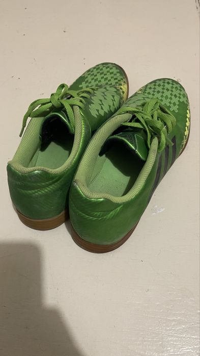 Продавам маратонки на марката Адидас