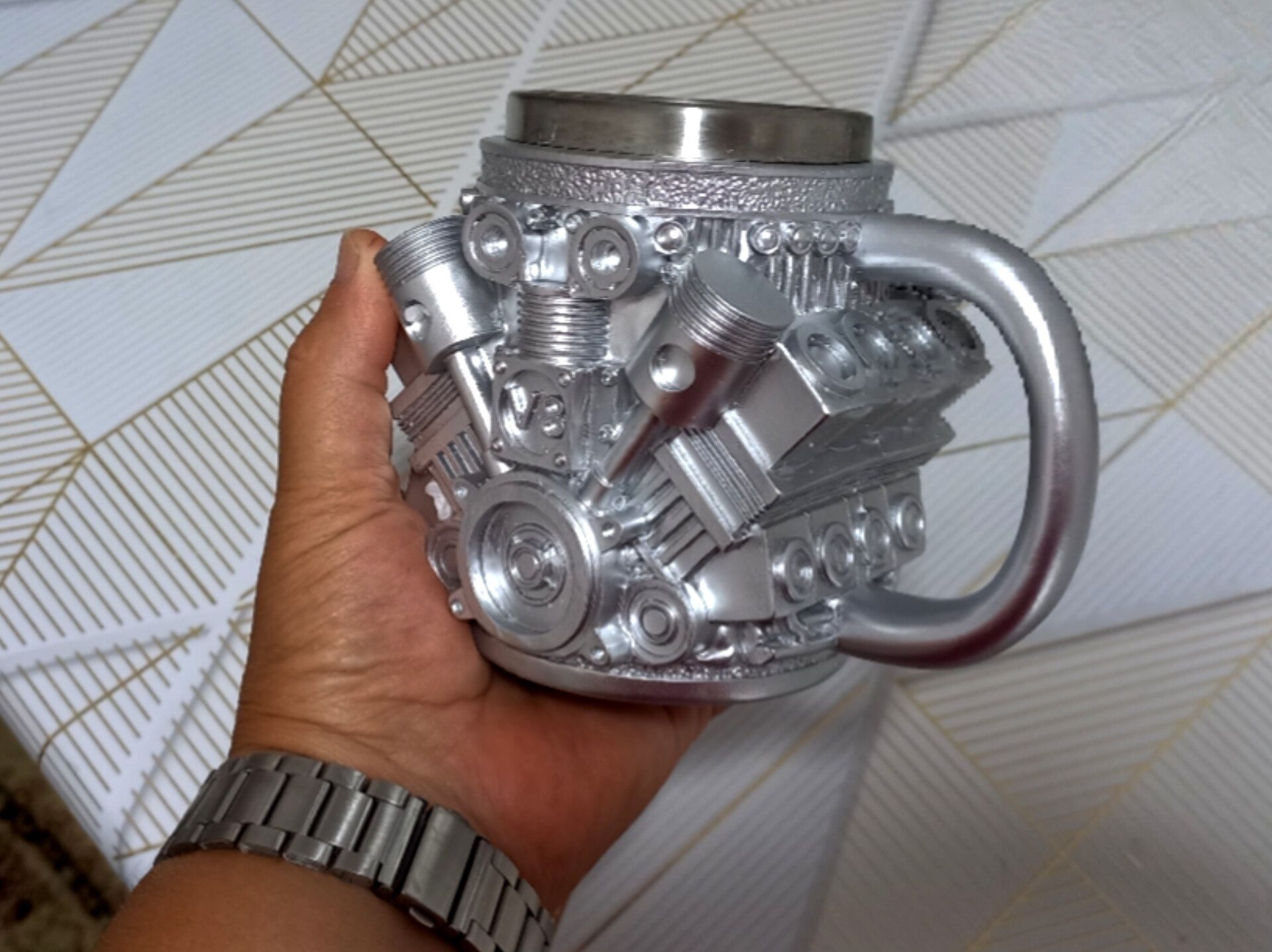Кружка по форме двигателя v8