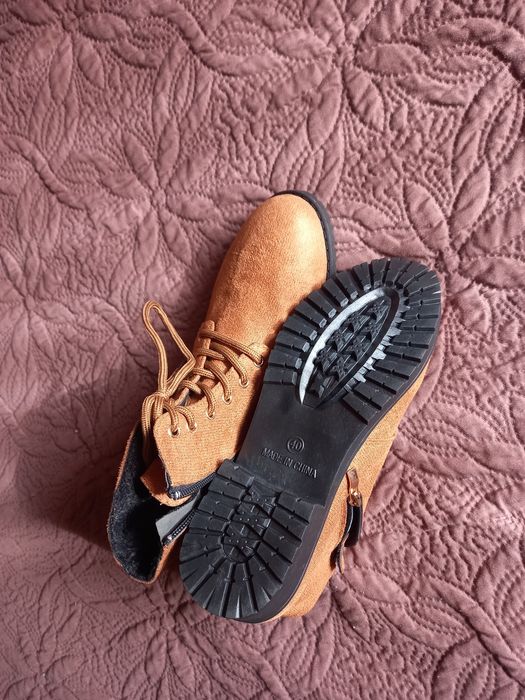 Стилни дамски боти