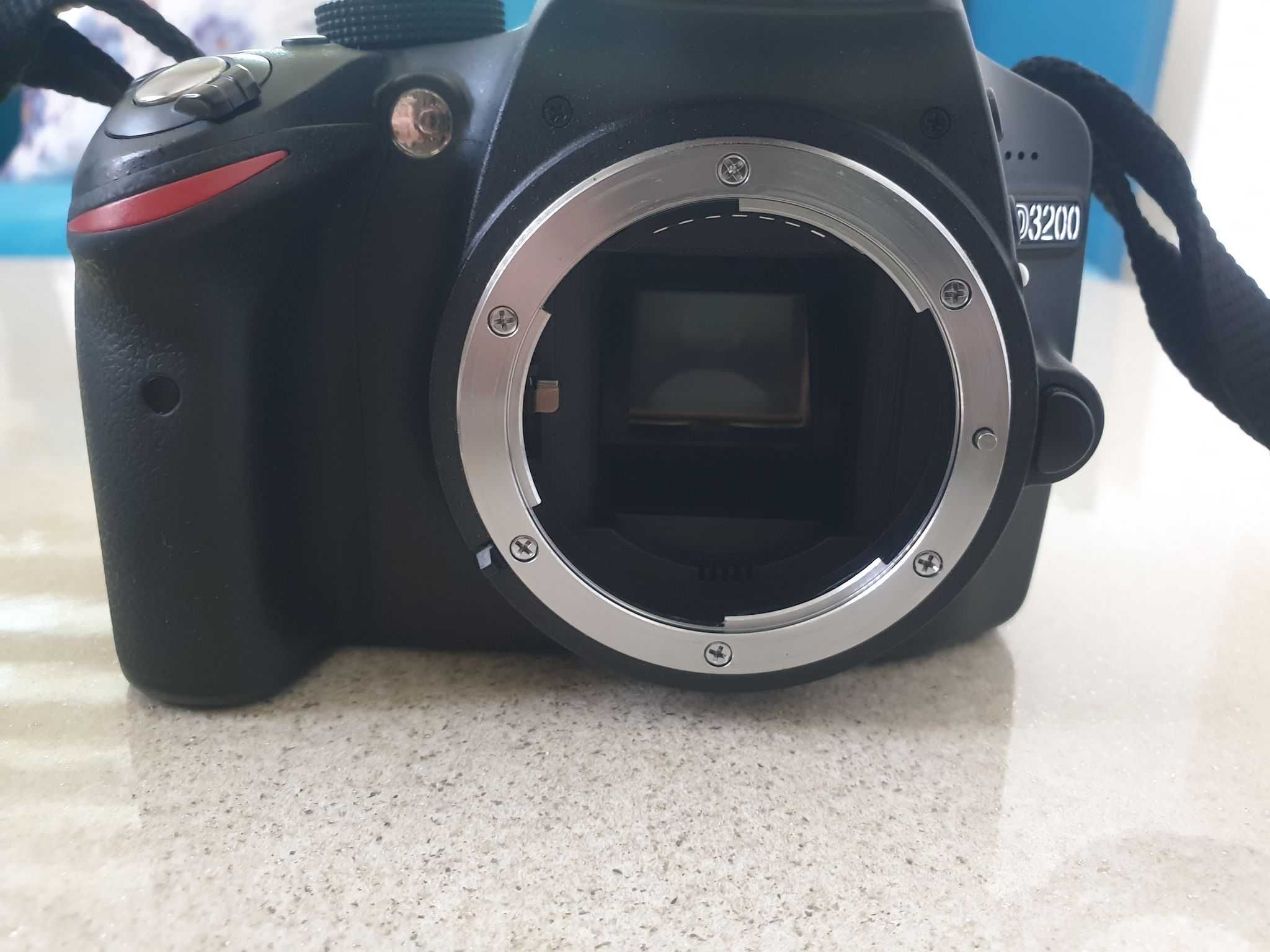 Фотоапарат Nikon D3200 + допълнително аксесоари