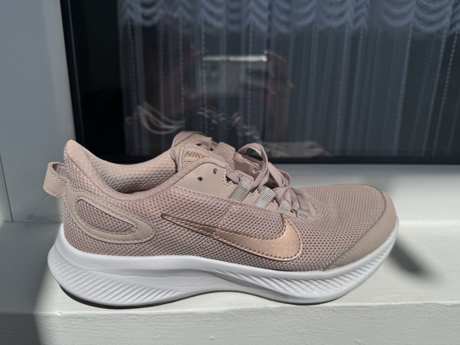 Розови маратонки Nike