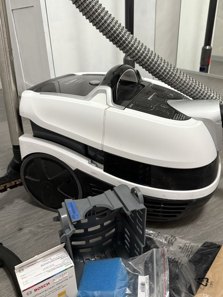 Прахосмукачка за сухо и мокро почистване Bosch BWD421PRO