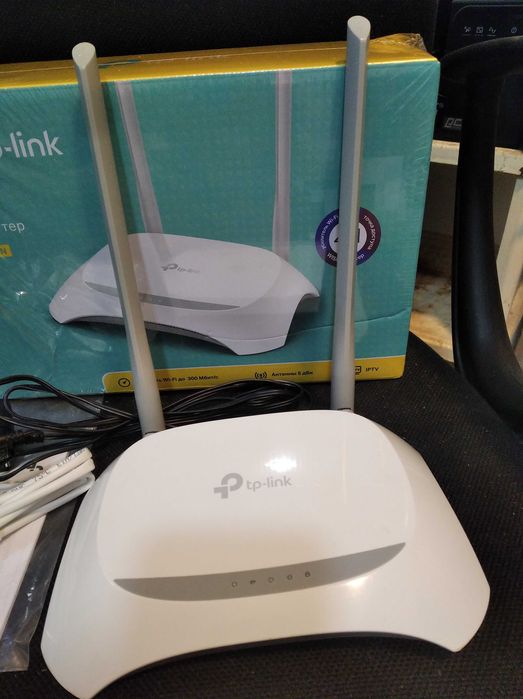 TP-LINK TL-WR840N. Wifi router.