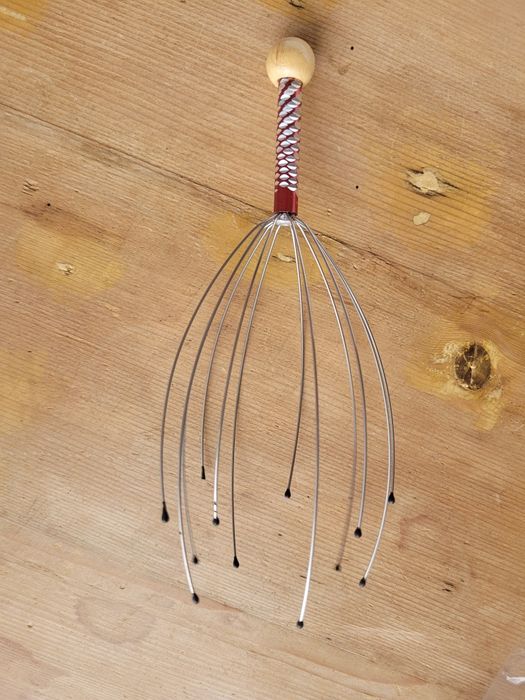 Dispozitiv pentru masajul scalpului