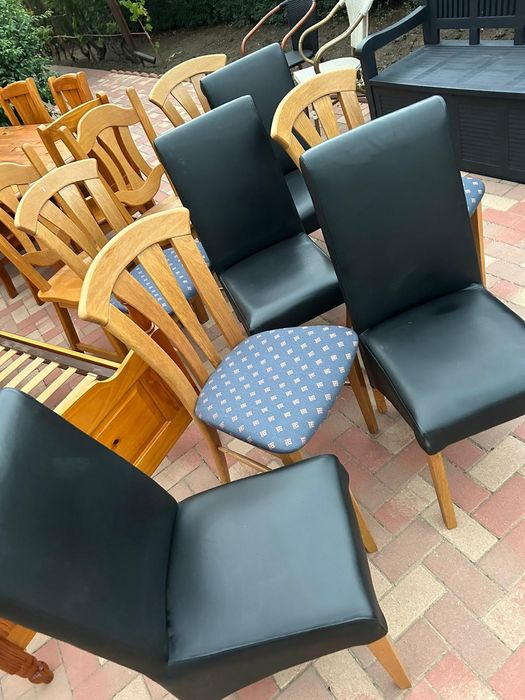 vând scaune și mese din lemn masiv