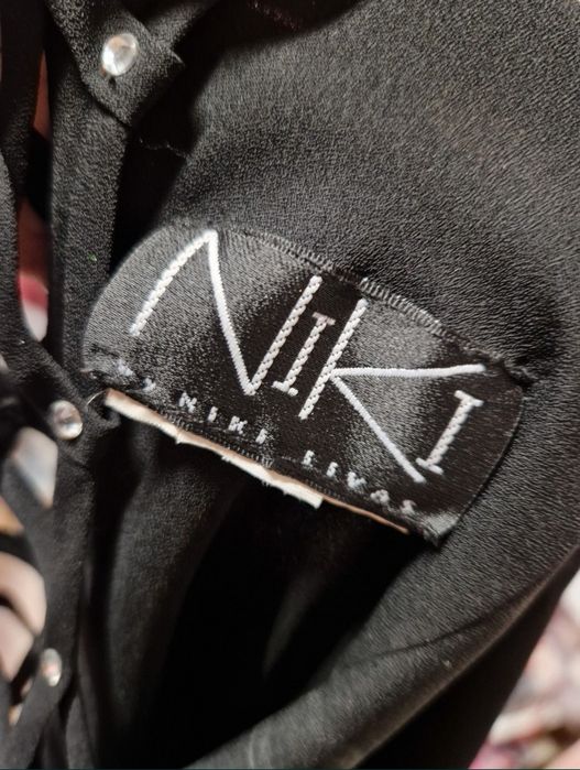 Черна рокля с камъни