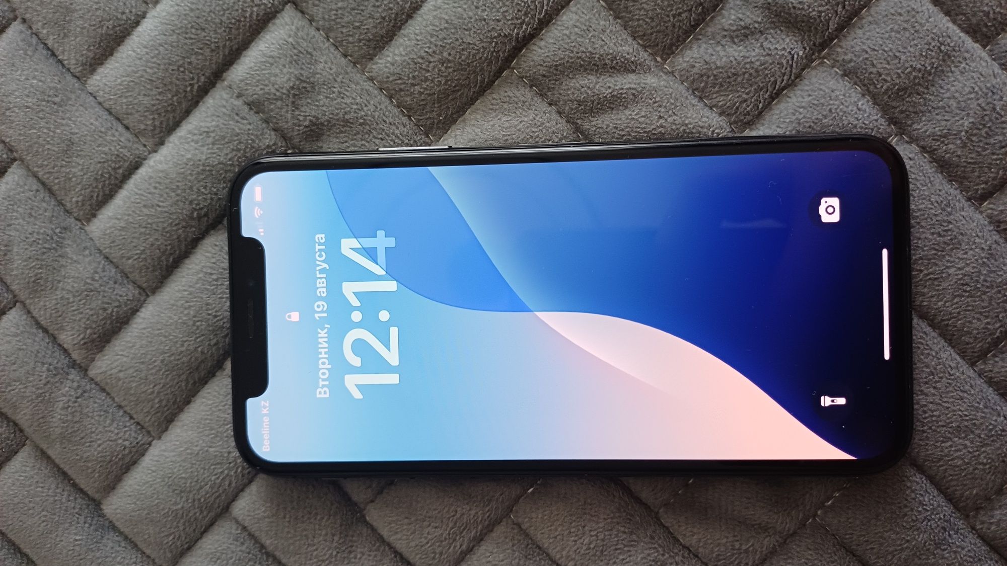 Продам IPhone XS
