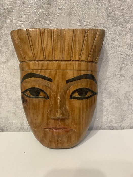 Деревяные маски и статуэтки