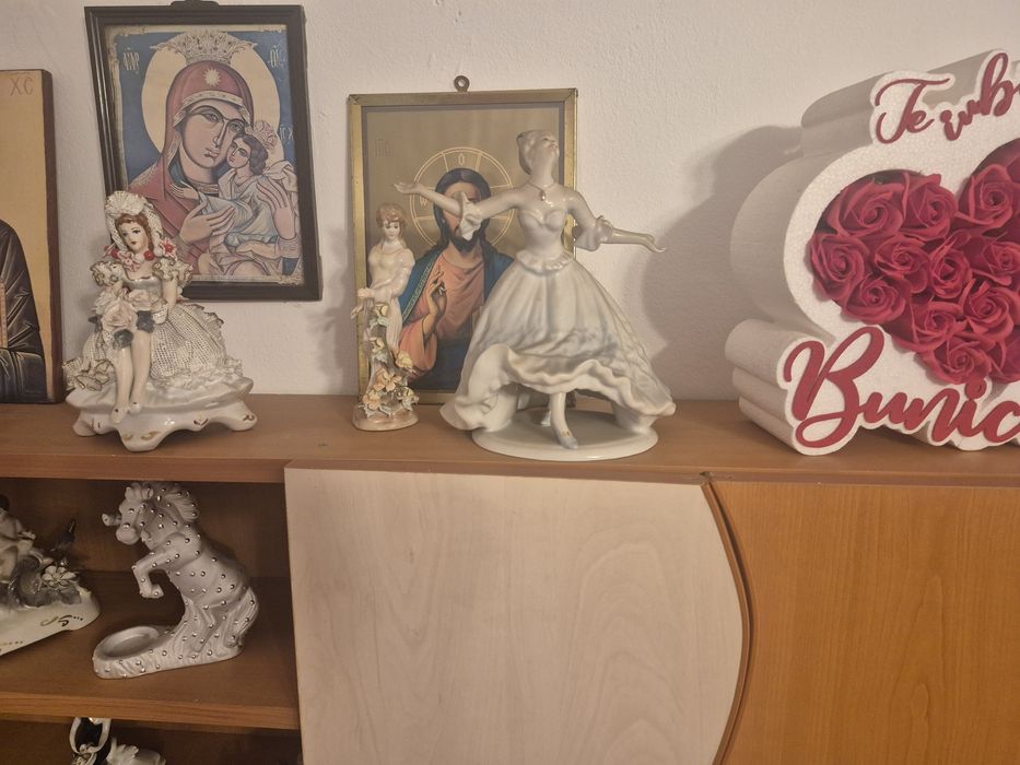 Bibelouri associate Patului Recamier Comanda cu Rafturi