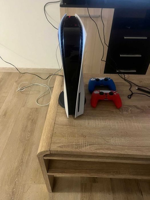 Playstastion 5 750GB + 2 Joystick - като нов