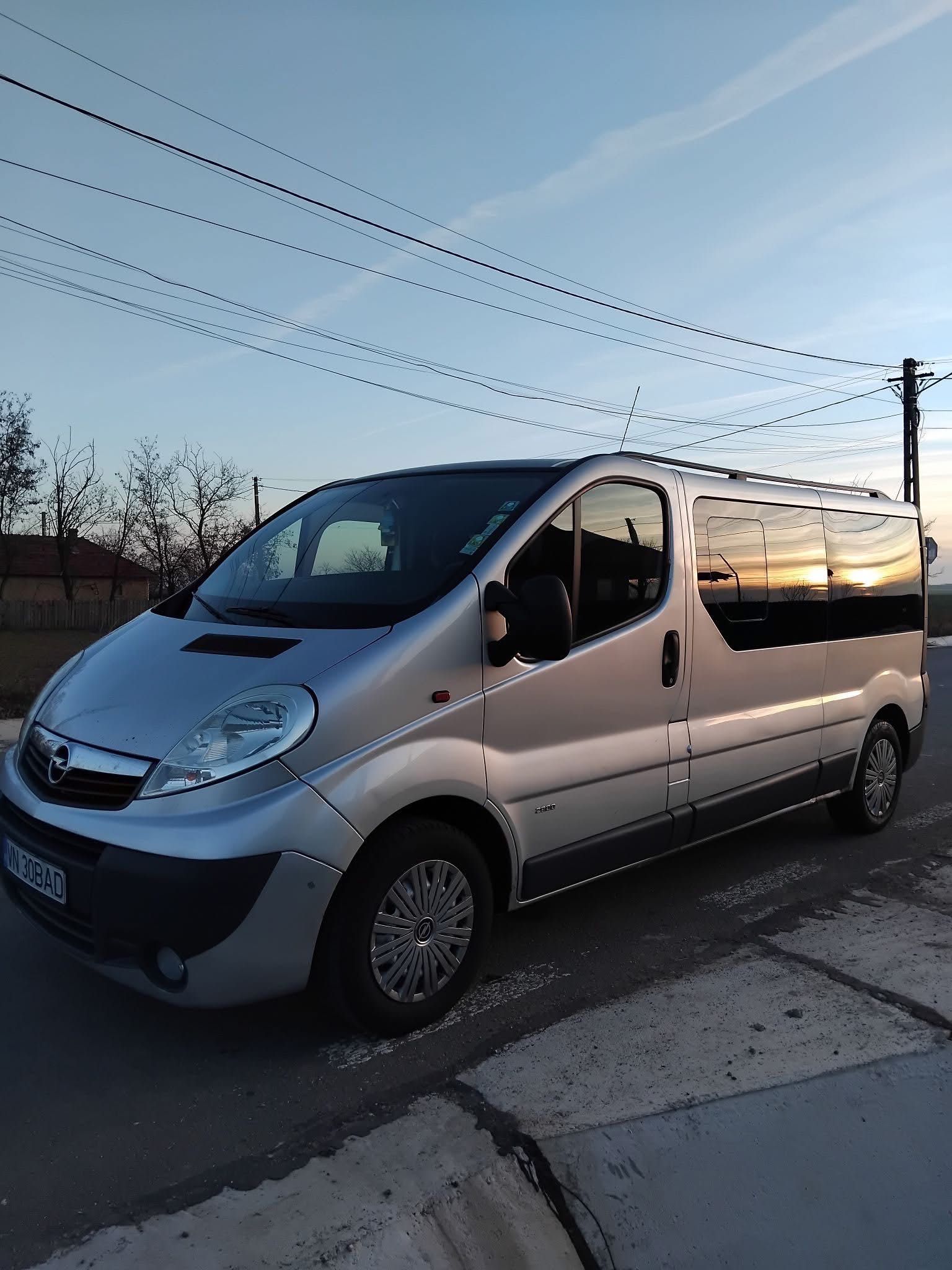 Vând Opel vivaro 2.0diesel 115cp, an 09.2008