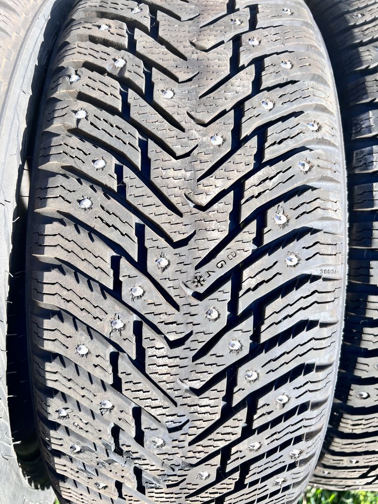 Зимние шины 205/55 R17 Nokian