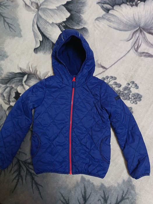 Куртка на девочку 6-7 лет на рост 116-122см