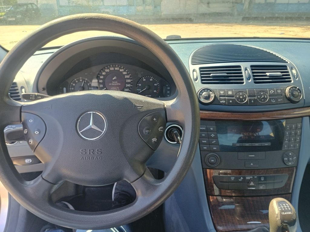 Mercedes-Benz E 220