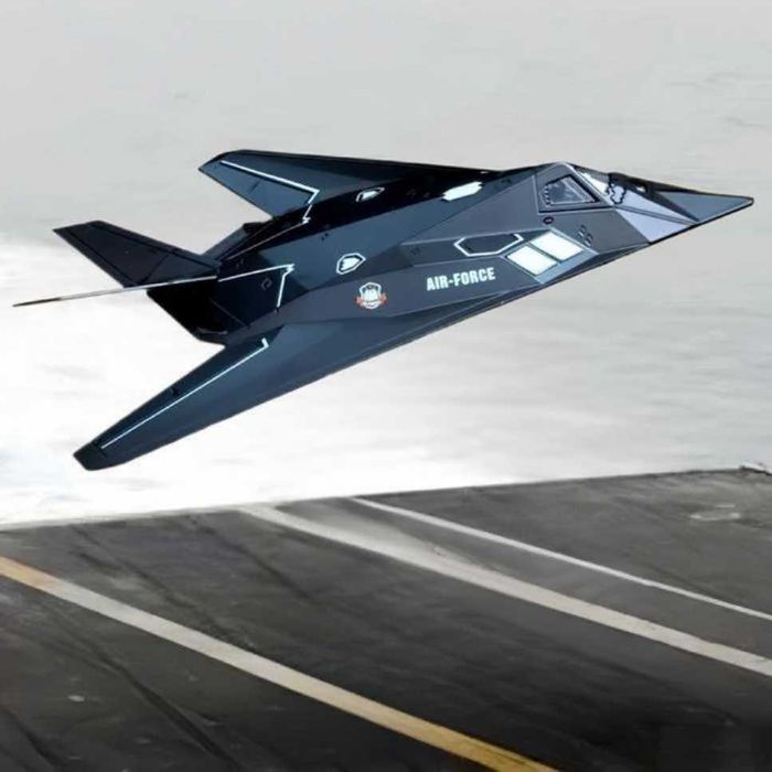 Macheta avion metalica F-117A Nighthawk Stealth scara 1:72 25cm