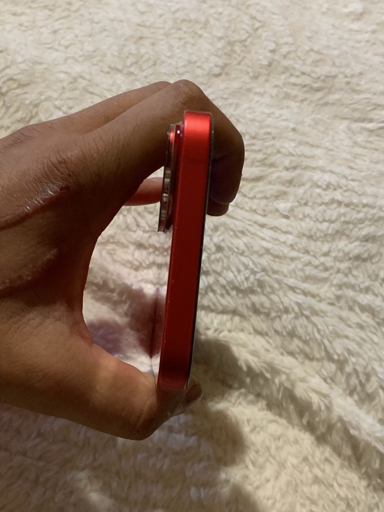iPhone 14 Plus заключен