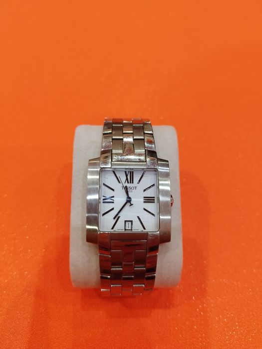 Продавам часовник Tissot