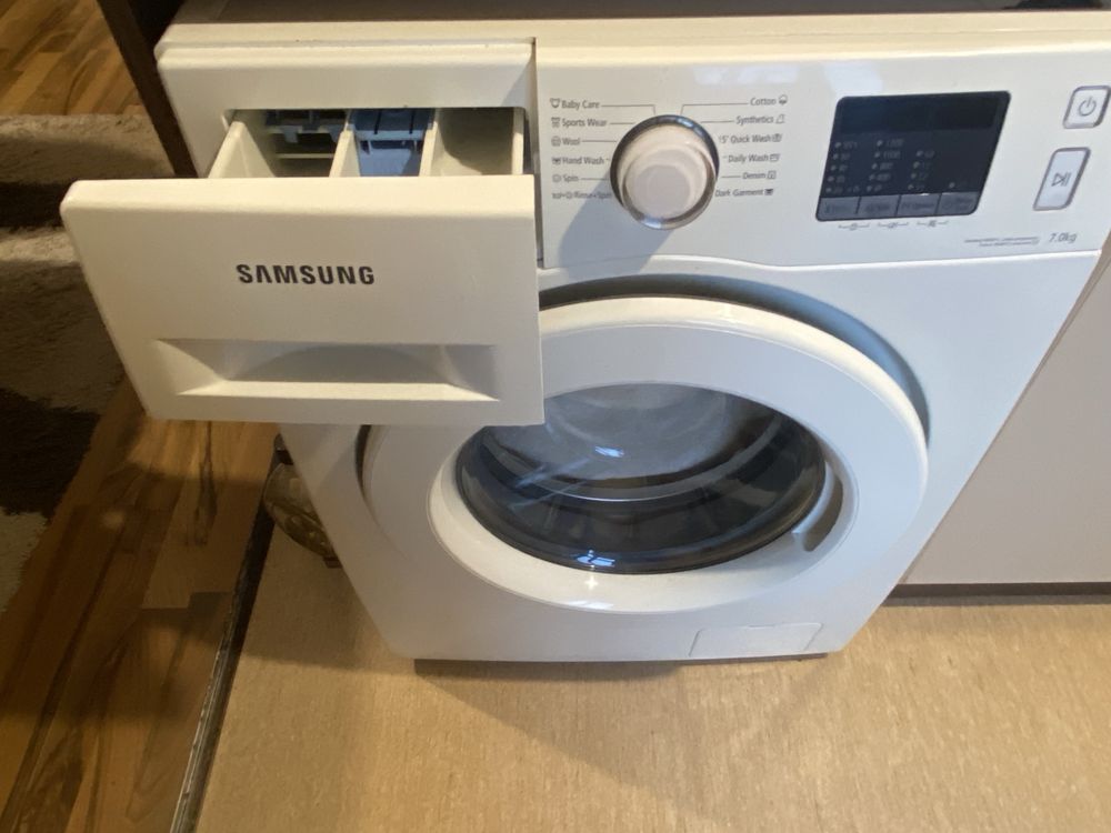 Пералня SAMSUNG -7 кг-1200 оборота -отлична