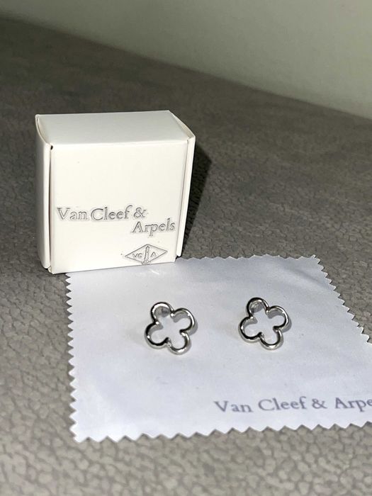 сребристи обеци неръждаем материал с кутийка жан клиф  Van Cleef бижу