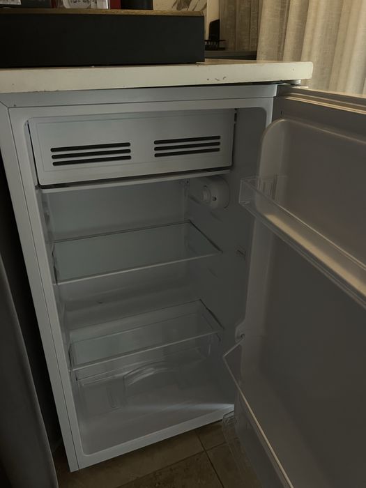 frigider ca nou folosit putin luat acum cinci luni nu ezitati sa sunat