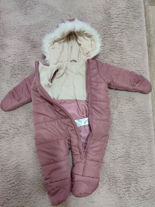 Космонавт 3-6 месеца (68см.) и 6-9 месеца (74см.)