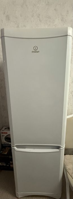 Холодильник indesit