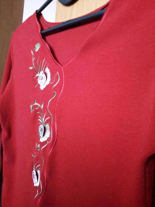 Дамска блуза с бродирани апликации размер S-M