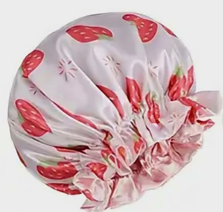 Шапка от сатен боне за сън двулицево ново розово с ягоди