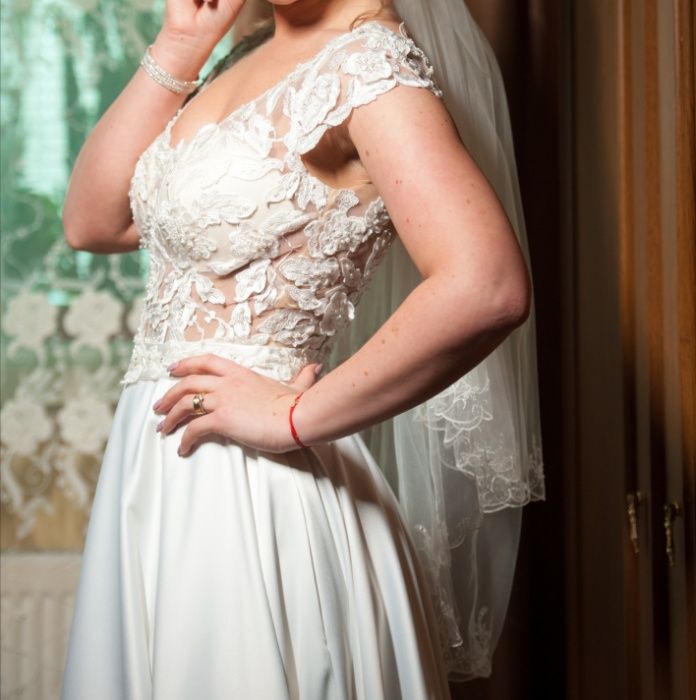 Vând rochie de mireasă + trenă Ivoire detașabilă