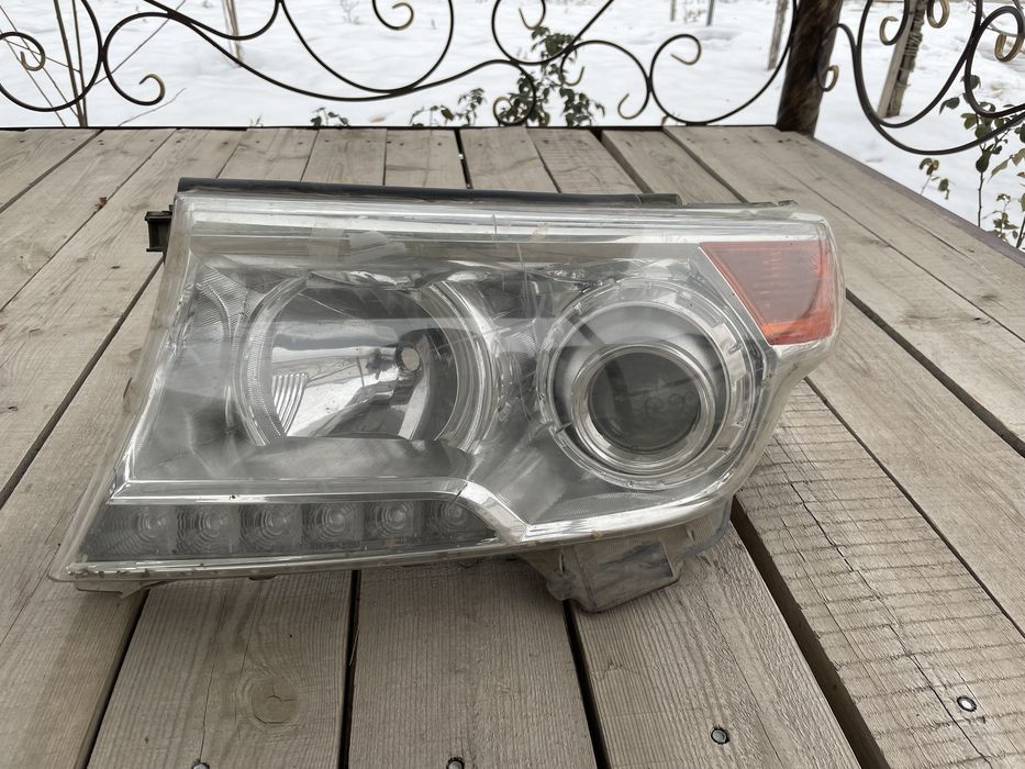 Передние фары Land Cruiser 200