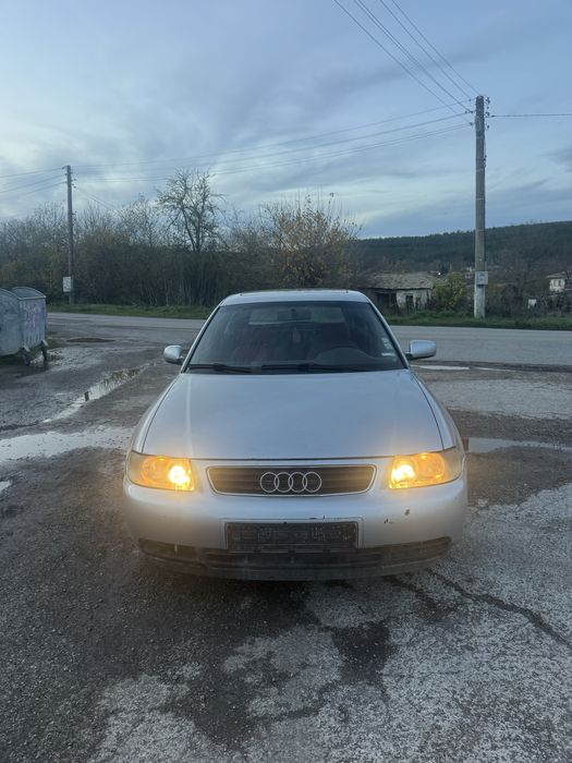 Audi a3 1.8i 125hp Само за части пали и върви