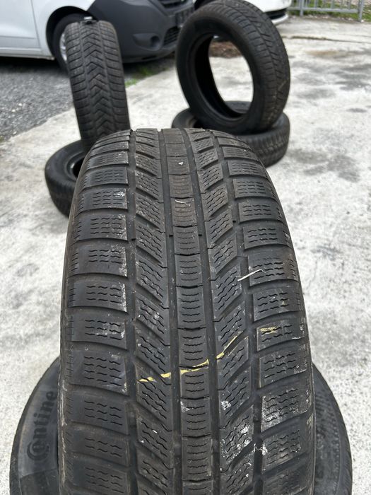 2бр Гуми зимни Continental 235/55R18