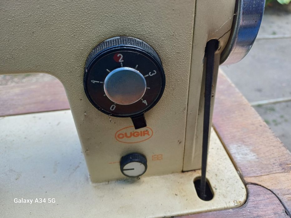 Mașină de cusut Veronica