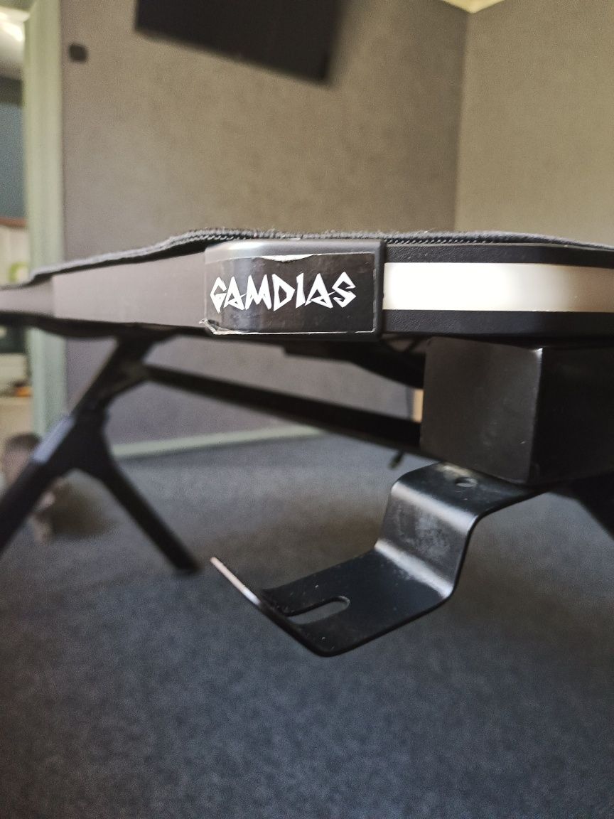 Стол для геймеров GAMDIAS Daedalus M1