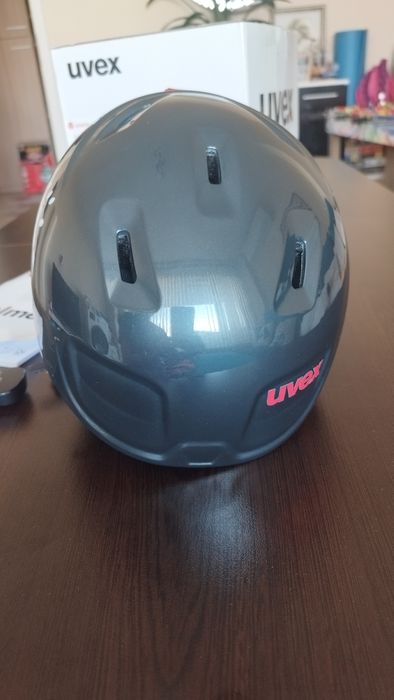 Детска ски каска Uvex