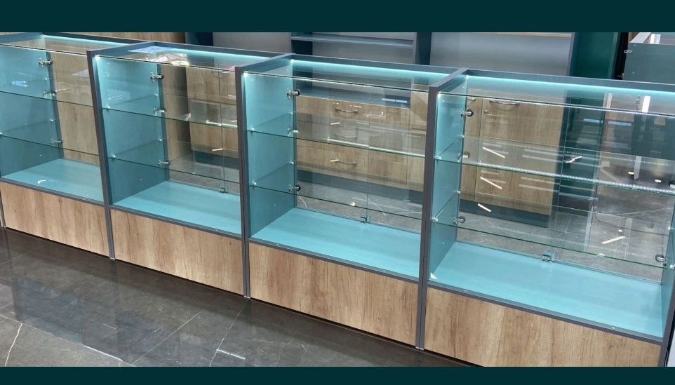 Продам витрины почти новые