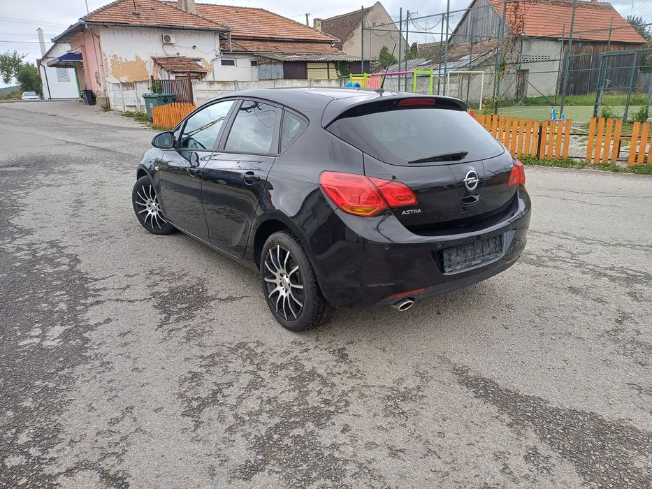 Vând Opel.astra J,Motor 1.400 cm benzina An 2011 Euro5