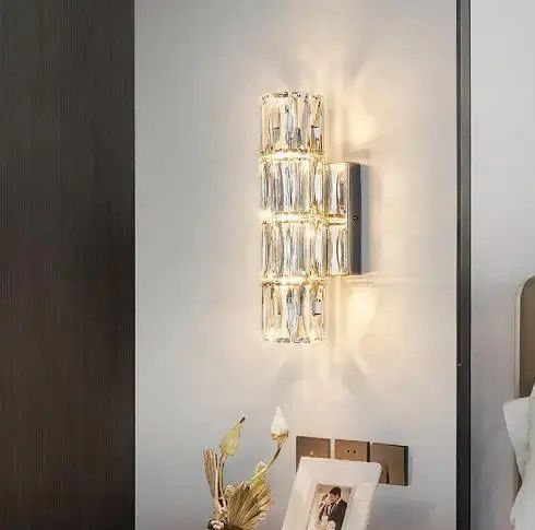 Aplică de perete / lustră verticală cu design luxos, iluminare LED