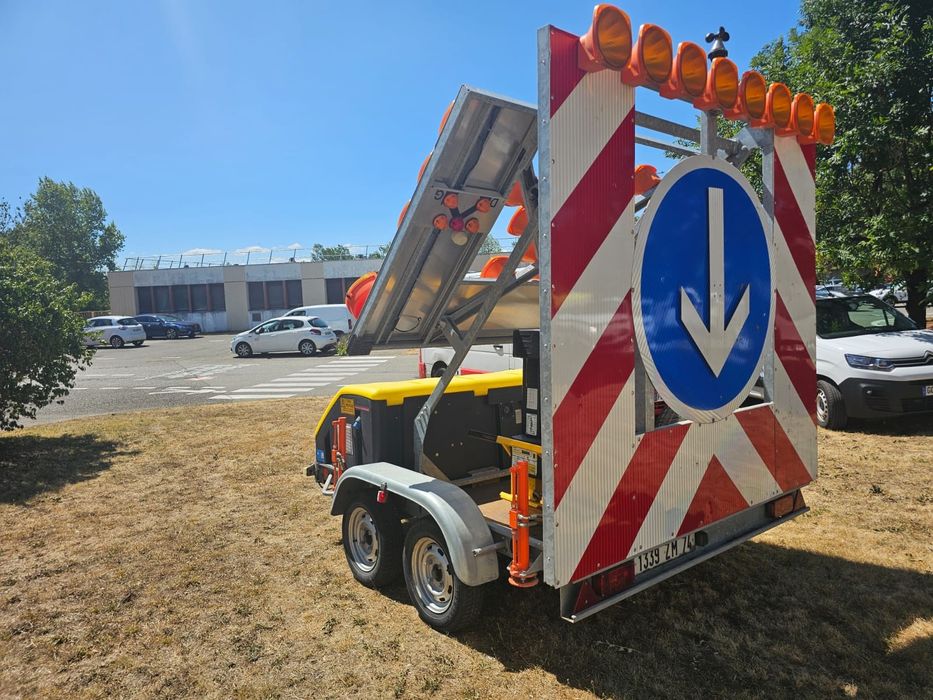 Remorca semnalizare santier