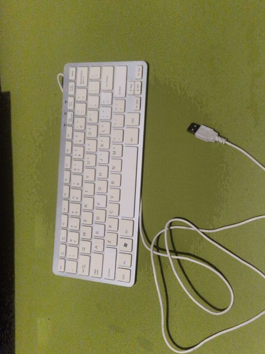 Tastatura mini cu fir