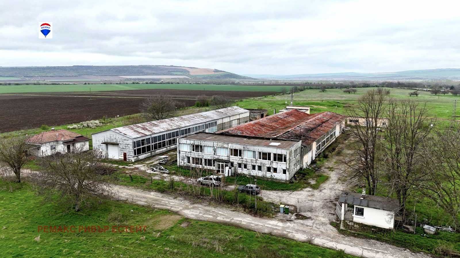 Производствено-Складова база за продажба  с. Новград