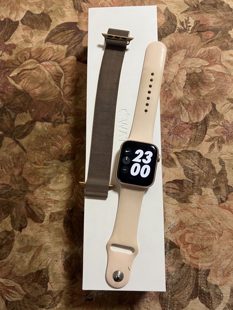 Apple Watch 5, 44 mm, gold