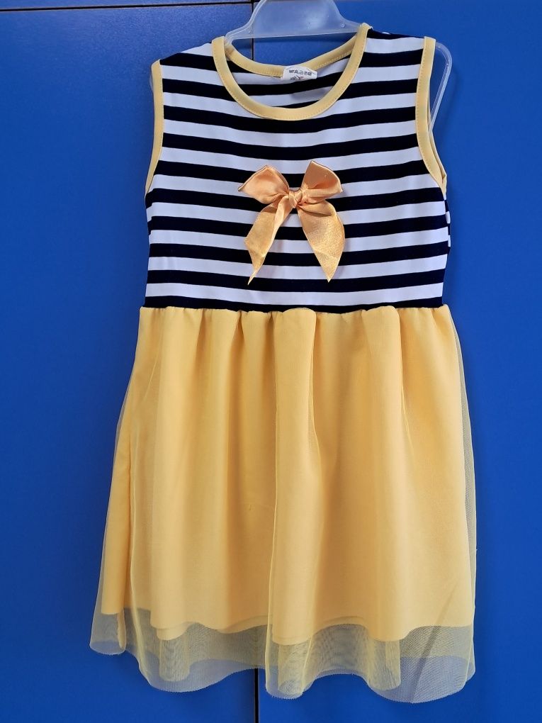 Детска  рокля на HM 4-5год.