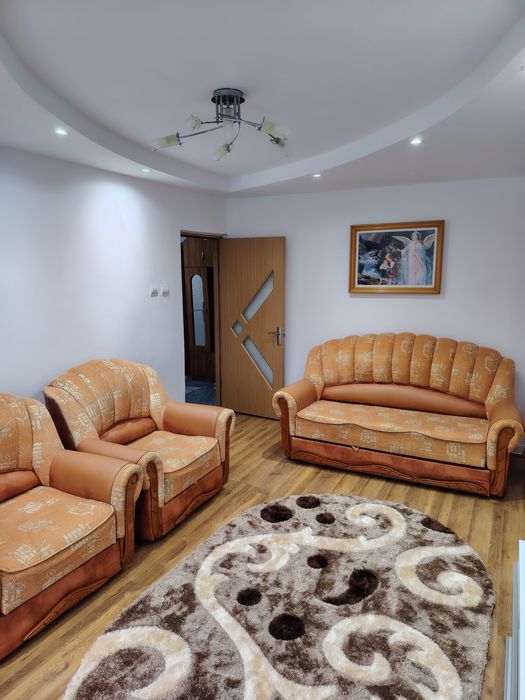 Închiriez apartament cu 2 camere